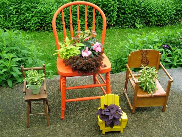 Temptation combat bar Suport flori din scaune mici | Idei pentru gradina