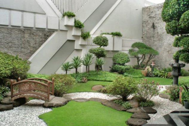 Gradina japoneza cu pod si arbusti