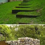 Gradina cu scari acoperite cu iarba