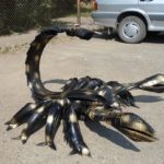 Scorpion mare din anvelope vechi