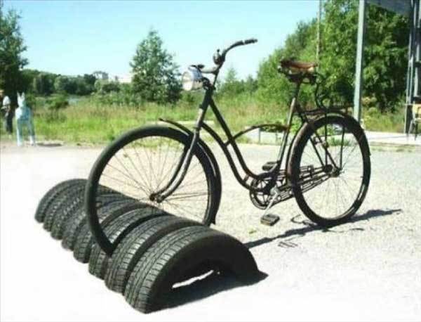 Suport parcare biciclete din anvelope